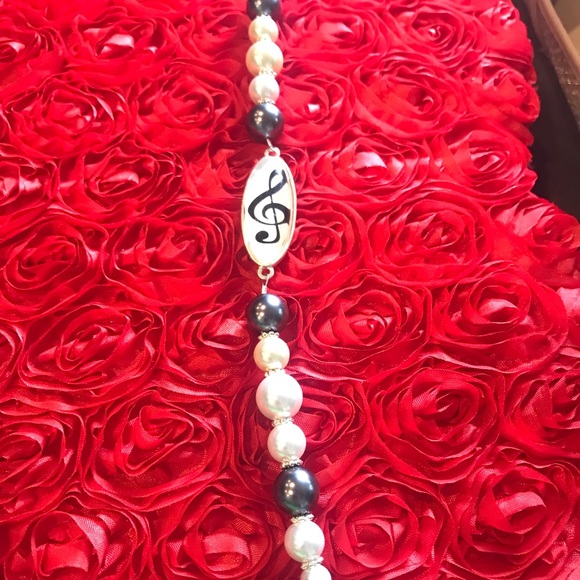 Handmade treble clef bracelet - Picture 7 of 11